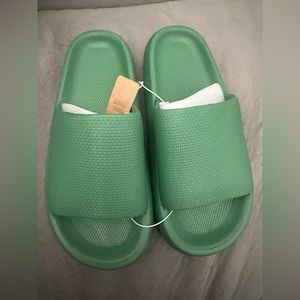 VS Pink Pillow Slides